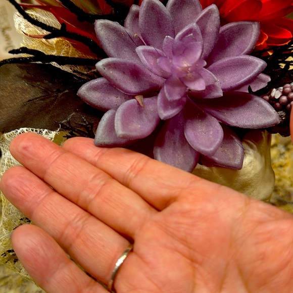 NEW Gorgeous Flower Ring! Siver it sparkles, Size 6 - Picture 3 of 3